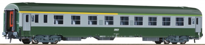 Passenger car 1st/2nd class<br /><a href='images/pictures/Roco/230054.jpg' target='_blank'>Full size image</a>